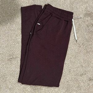 Vuori Men’s Ponto Performance Sweat Pant in Maroon size XL